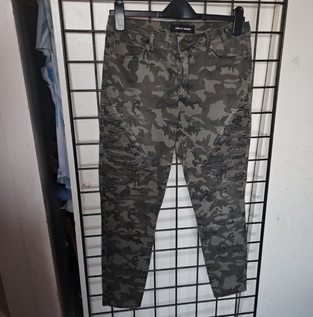 Ashley Mason Green Camouflage Cargo Pants